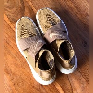 Nike Mens 11 Free Run Flyknit style sneakers